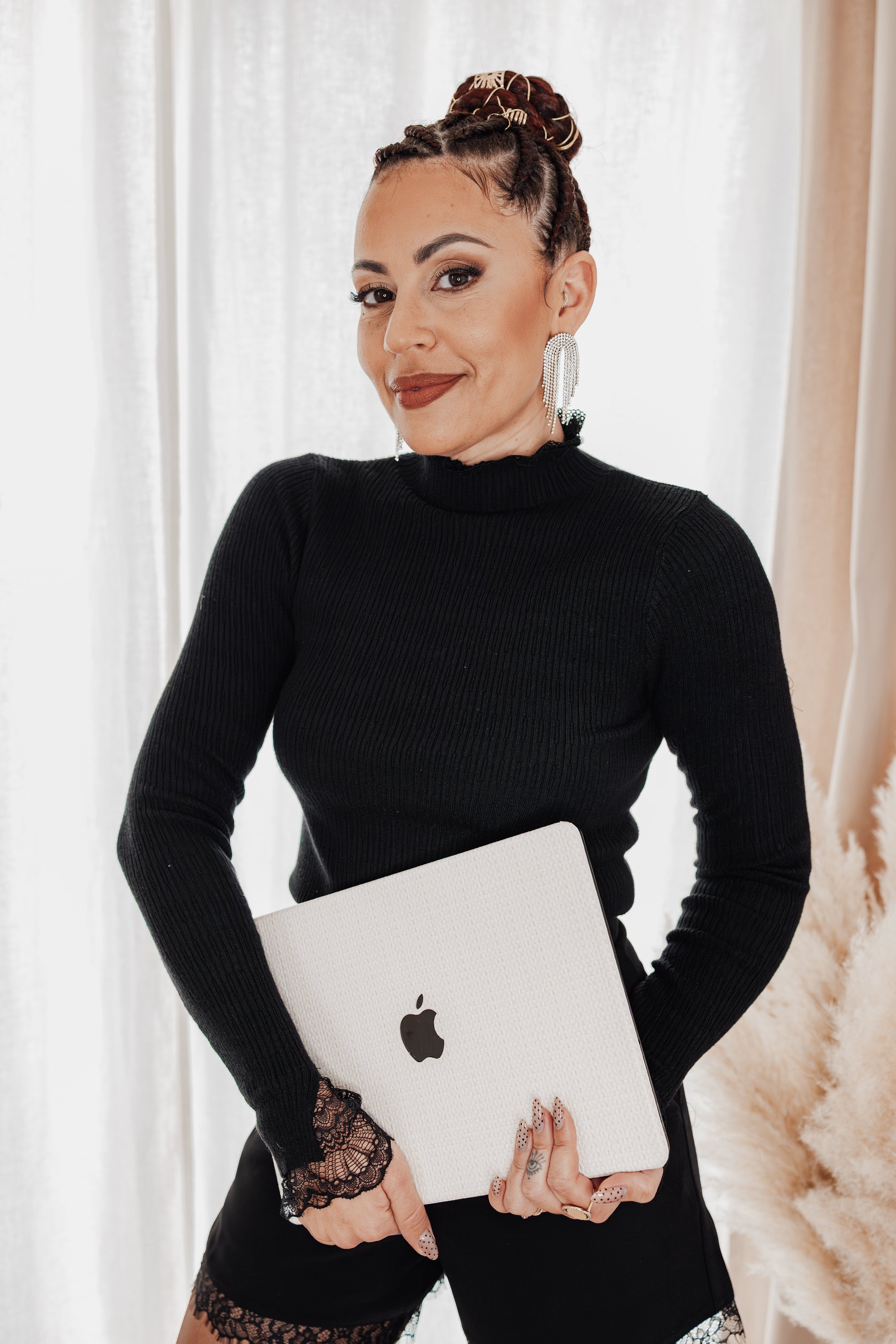 Pull Farah - col montant noir à dentelle