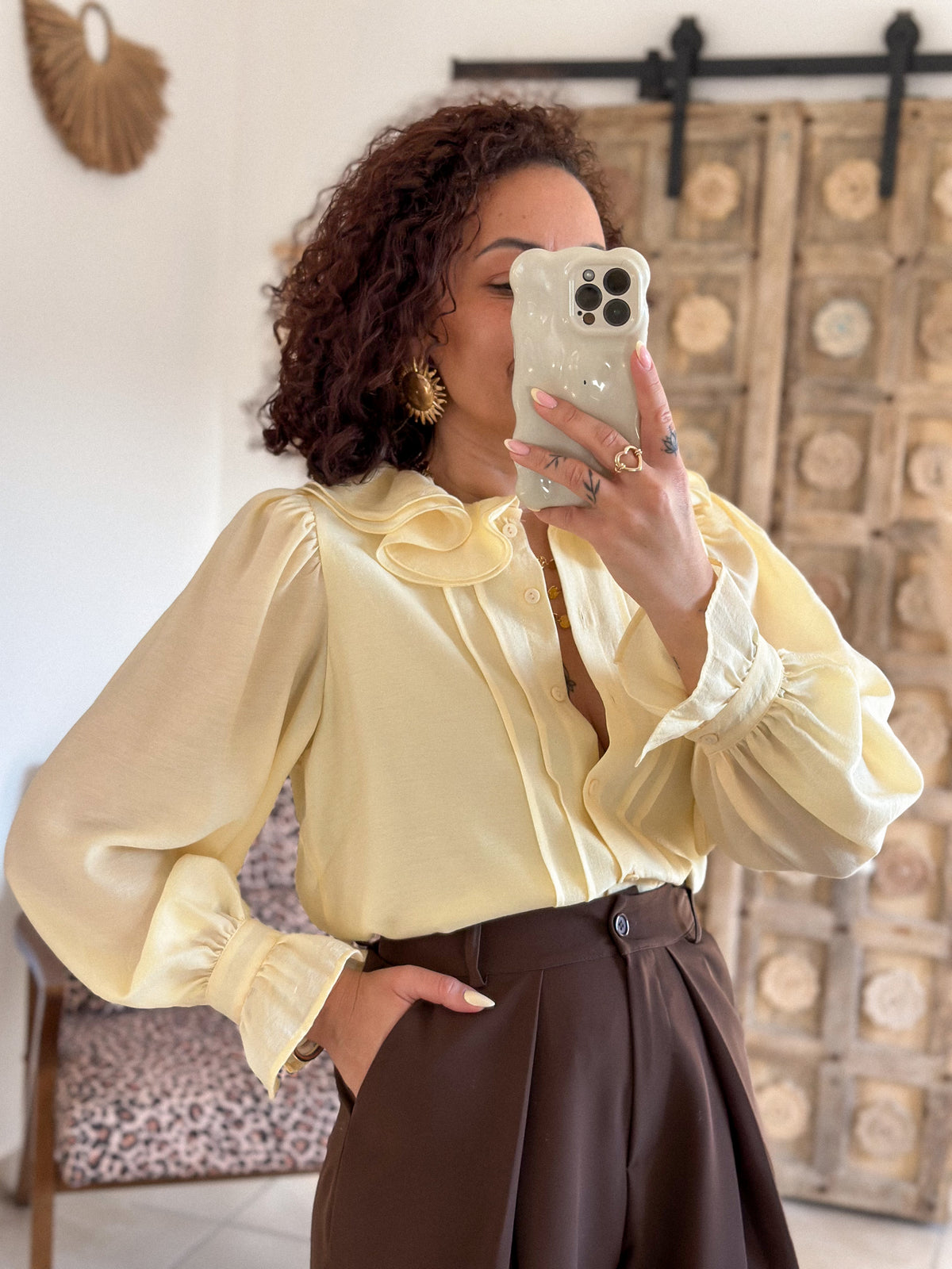 June Blouse - Light yellow ruffled collar