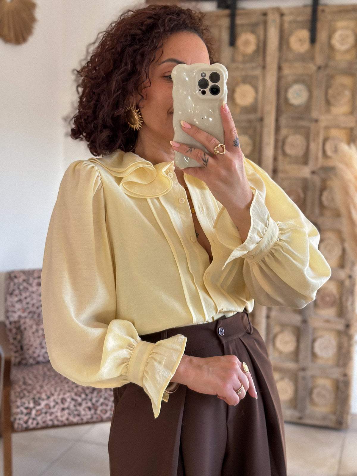 June Blouse - Light yellow ruffled collar