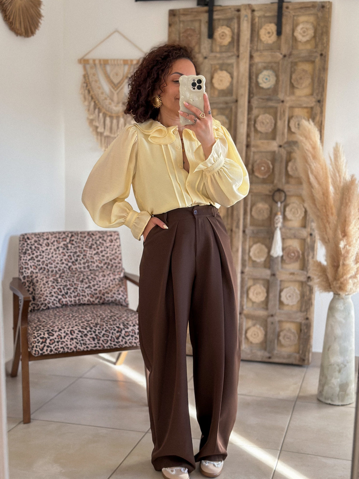 June Blouse - Light yellow ruffled collar