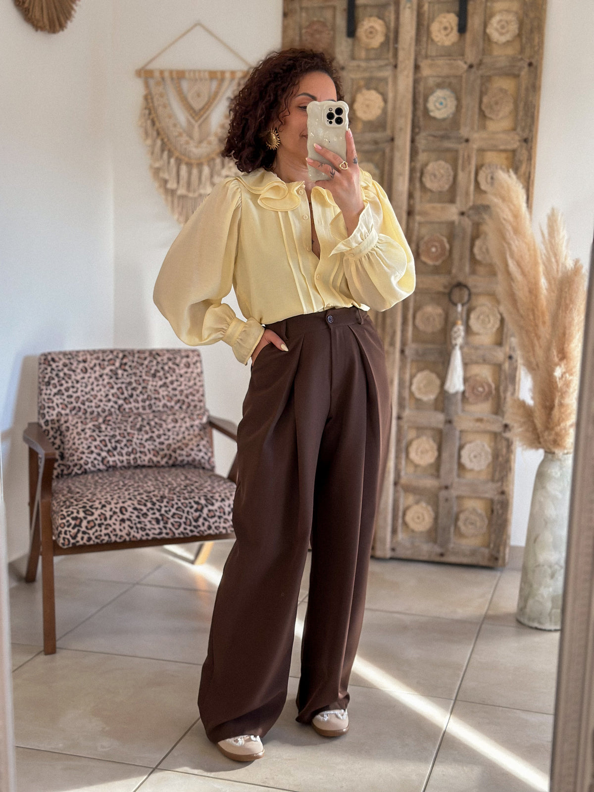 June Blouse - Light yellow ruffled collar