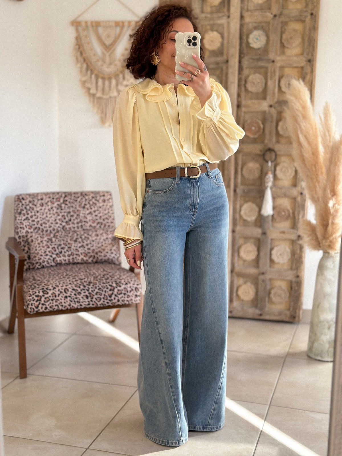 June Blouse - Light yellow ruffled collar