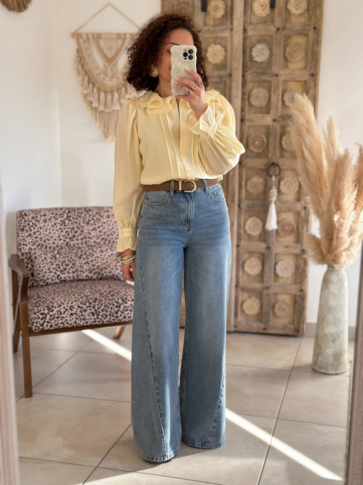 June Blouse - Light yellow ruffled collar