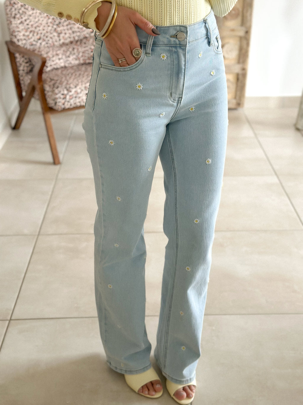 Jean Marguerite - Droit bleu clair brodé