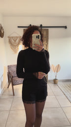 Pull Farah - col montant noir à dentelle