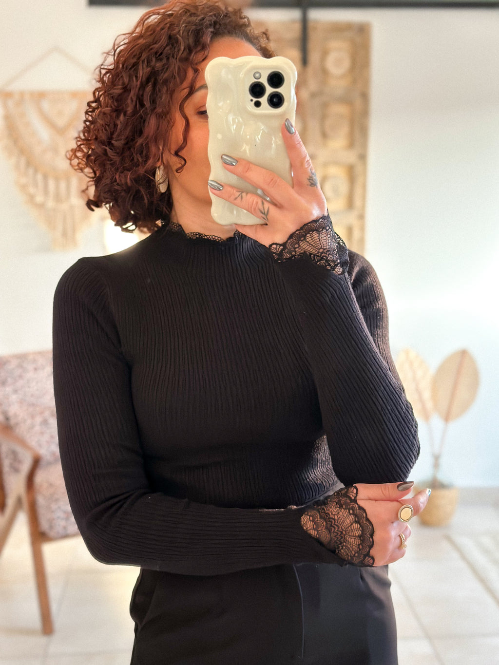 Pull Farah - col montant noir à dentelle