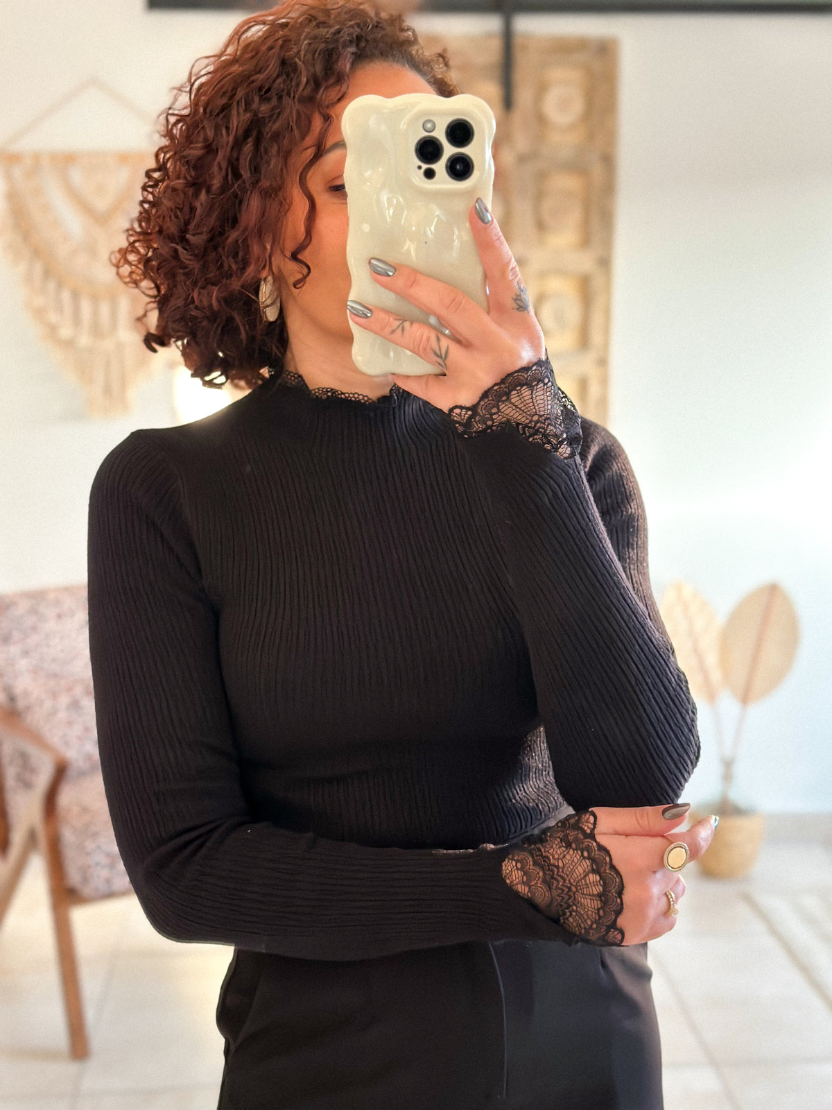 Pull Farah - col montant noir à dentelle