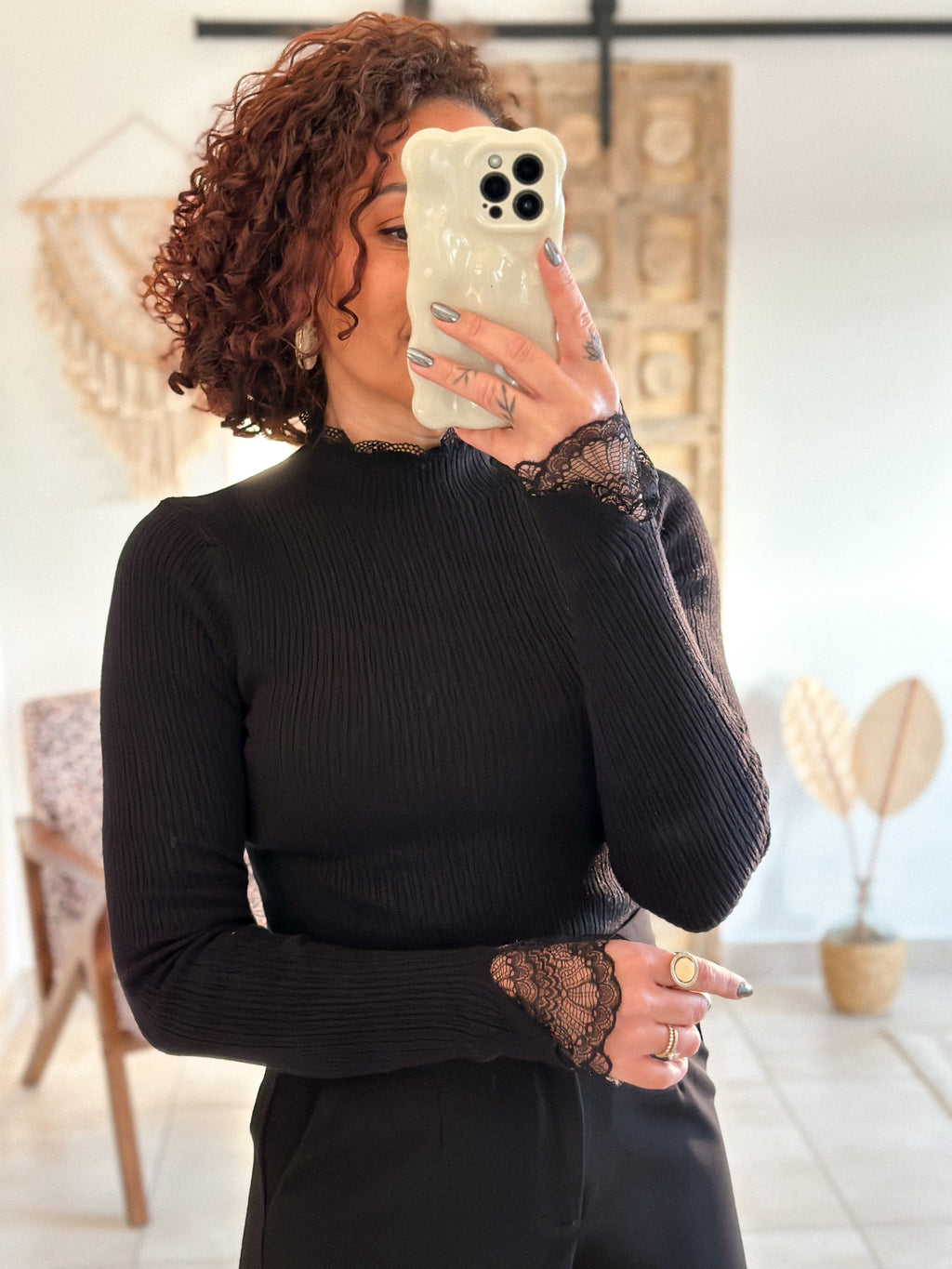 Pull Farah - col montant noir à dentelle