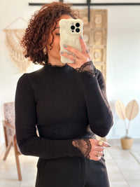 Pull Farah - col montant noir à dentelle