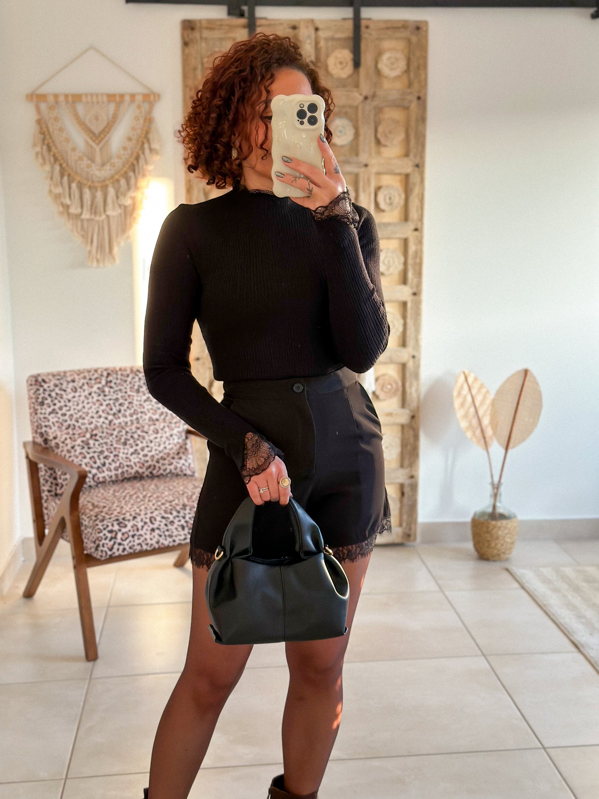 Pull Farah - col montant noir à dentelle