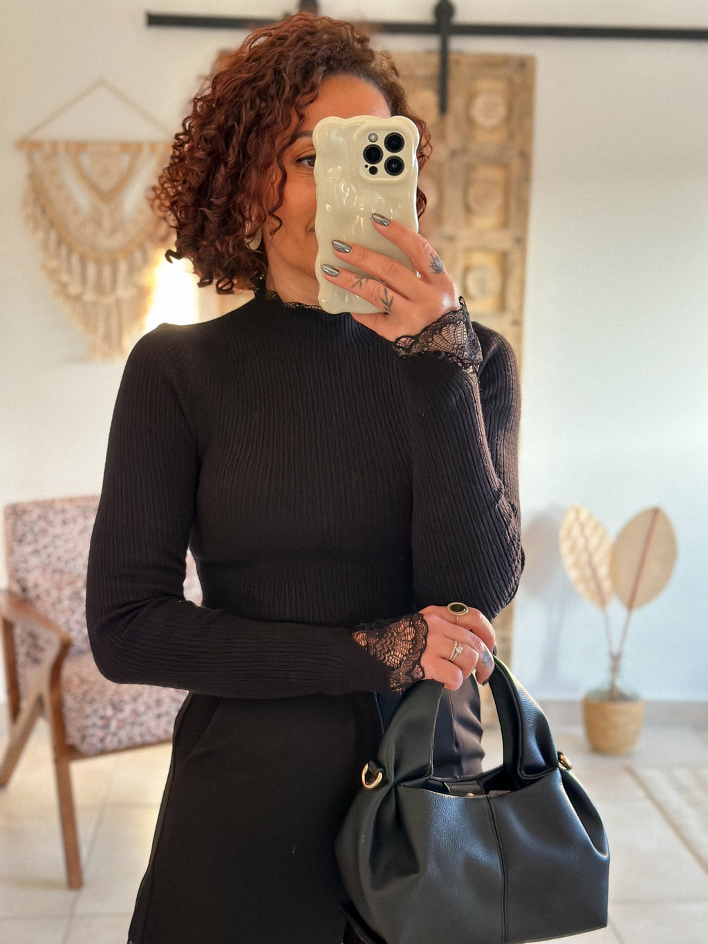 Pull Farah - col montant noir à dentelle