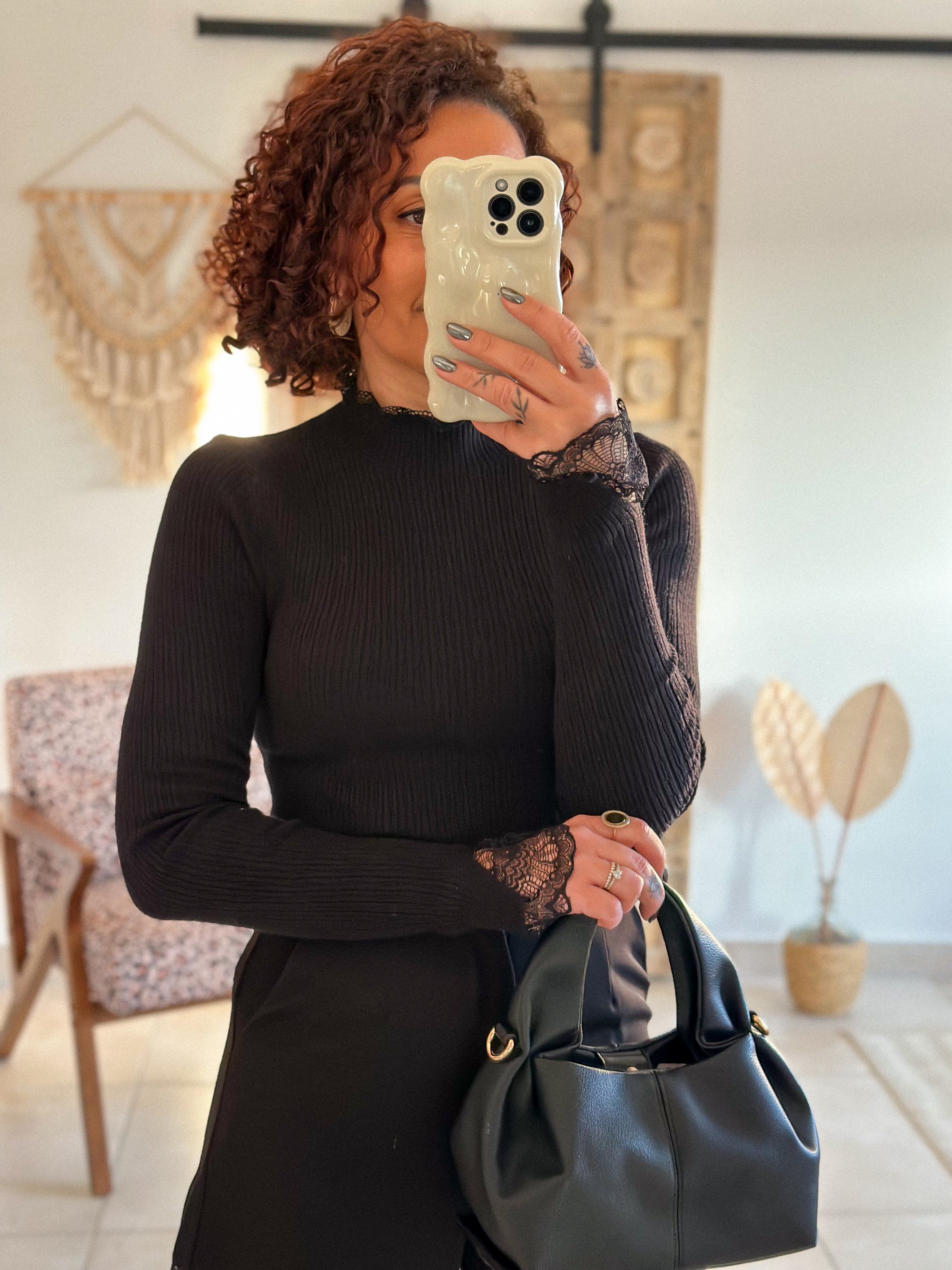 Pull Farah - col montant noir à dentelle