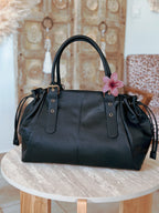 Grand sac cabas femme noir Alma Mëya porté épaule
