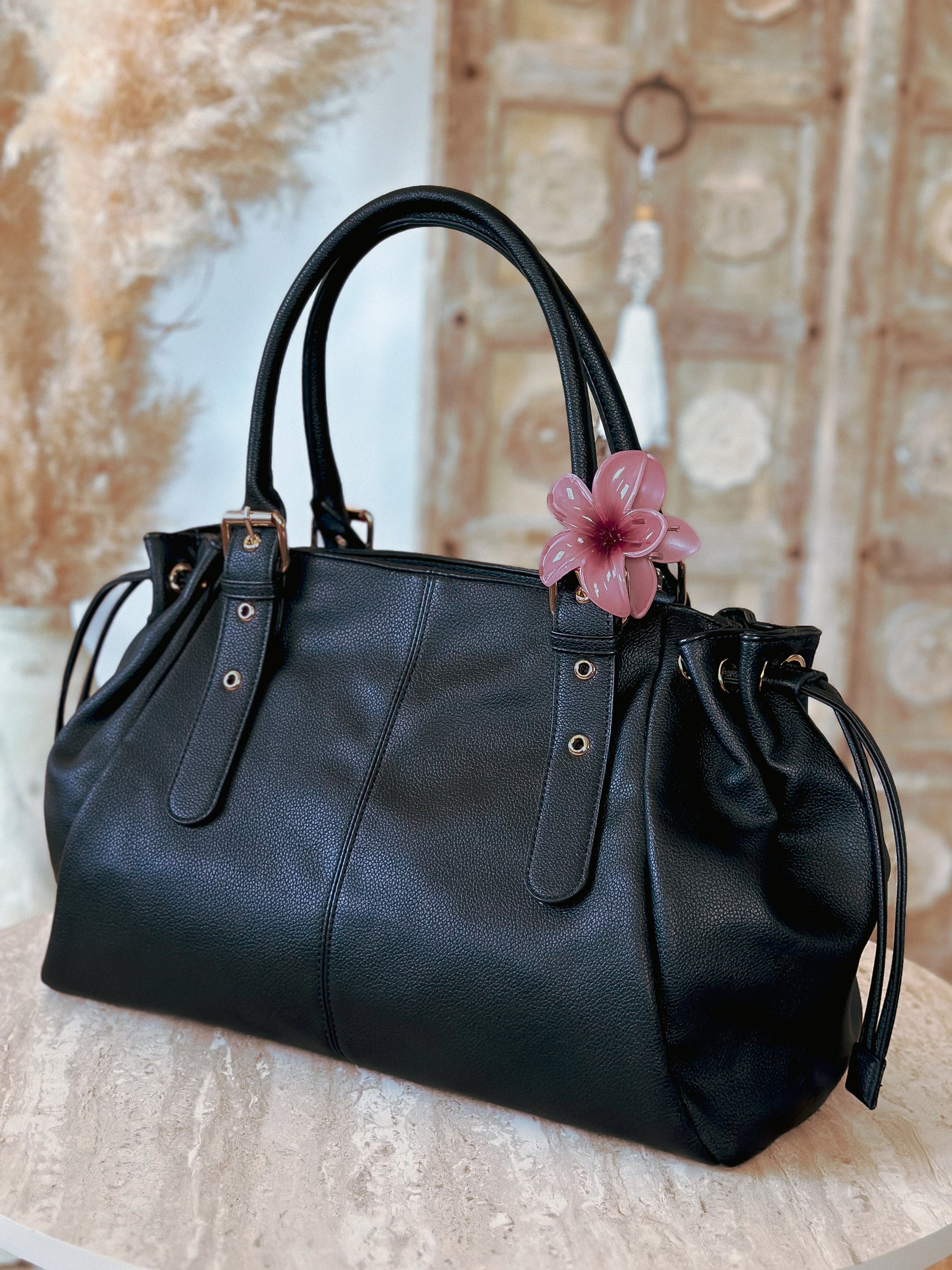 Grand sac cabas femme noir Alma Mëya porté épaule