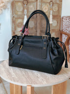 Grand sac cabas femme noir Alma Mëya porté épaule