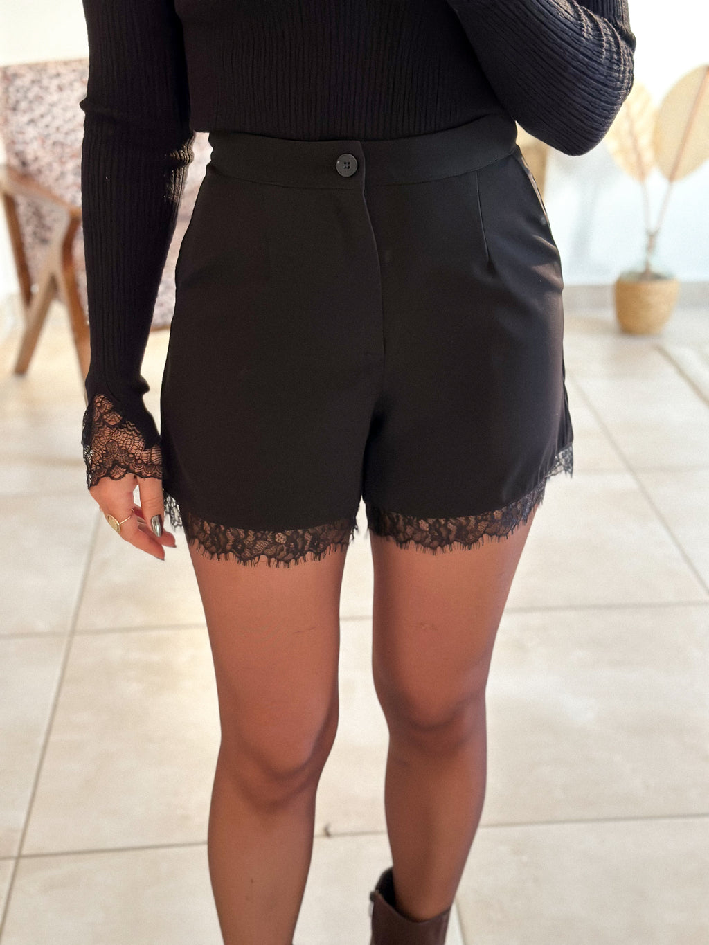 Short Milia - Noir à dentelle