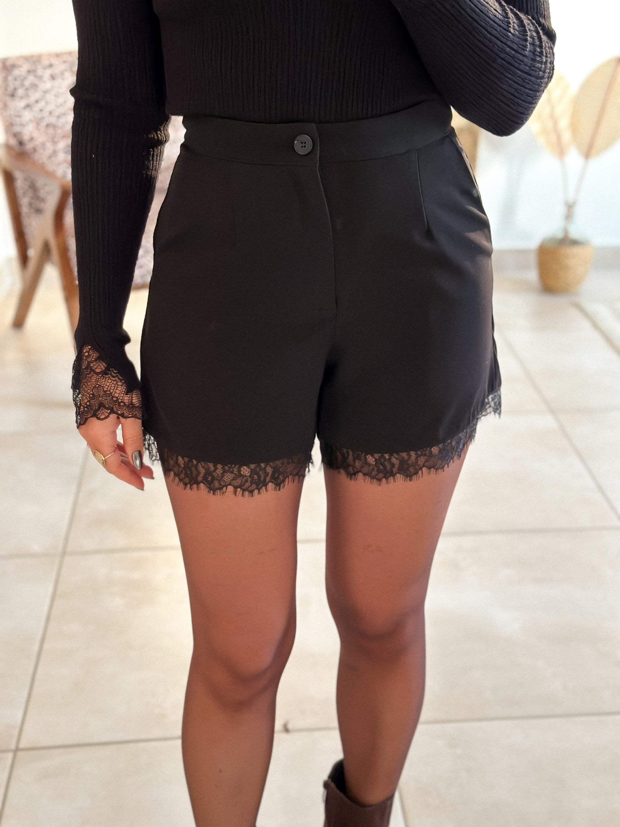 Short Milia - Noir à dentelle