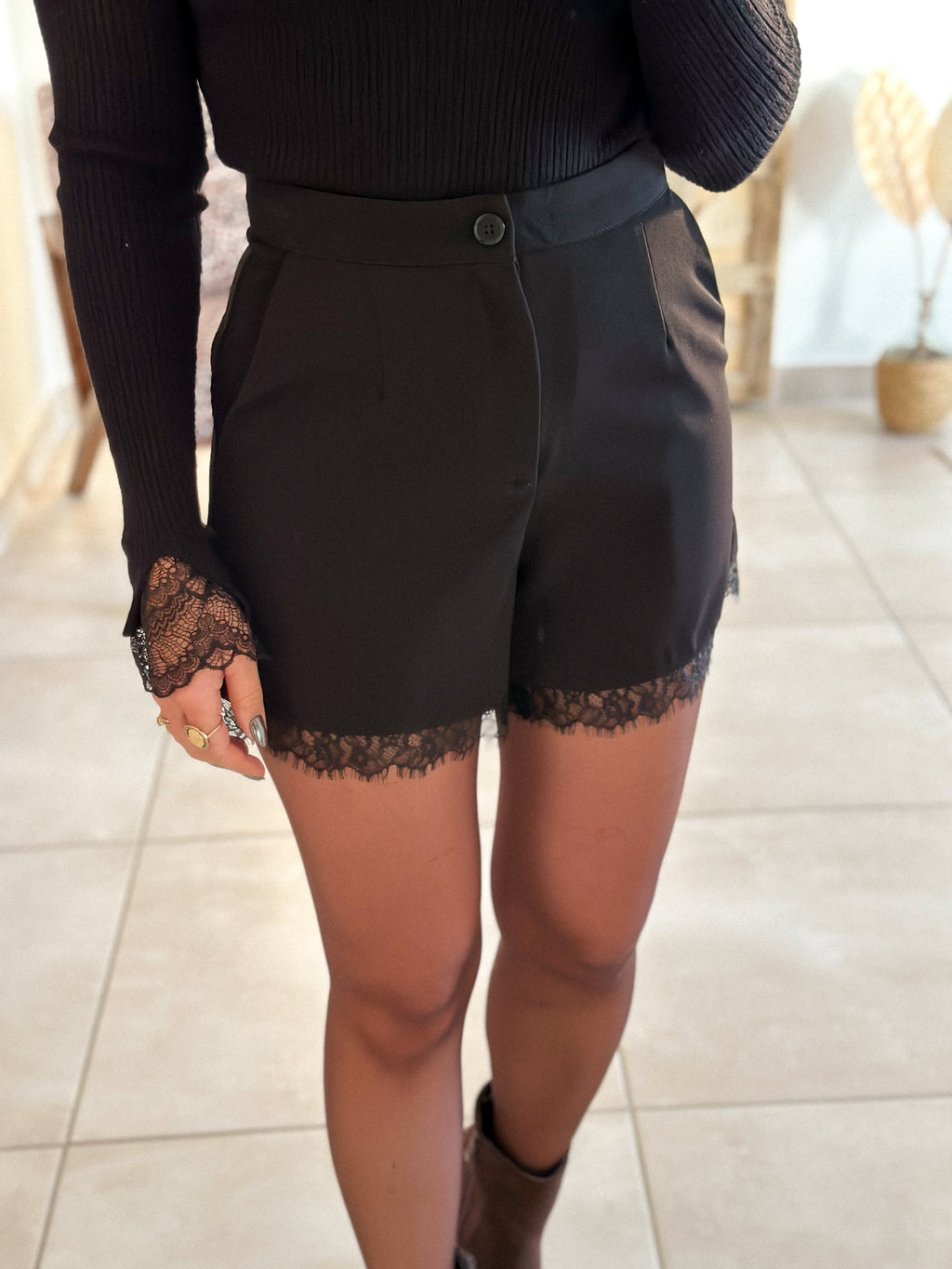 Short Milia - Noir à dentelle