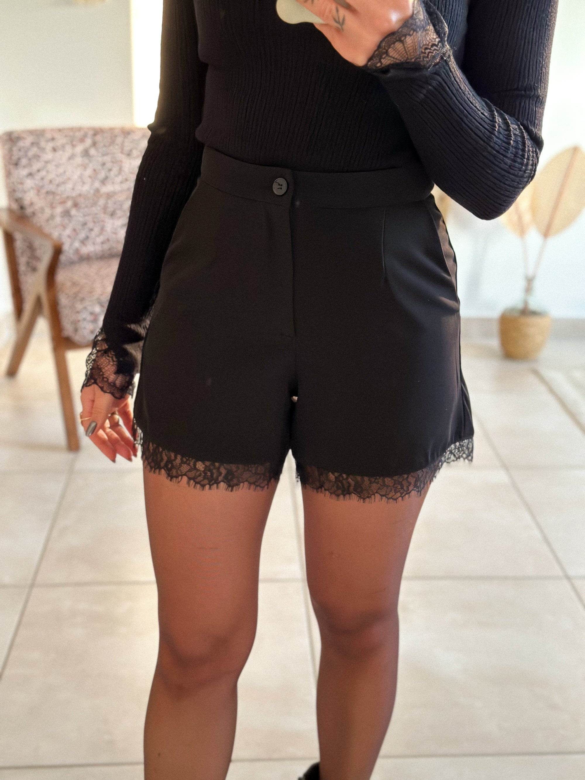 Short Milia - Noir à dentelle